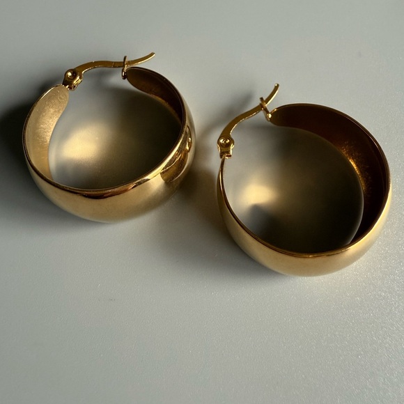 Stainless Steel Gold Chunky Hoop Earrings with High-Shine Finish - Picture 3 of 9